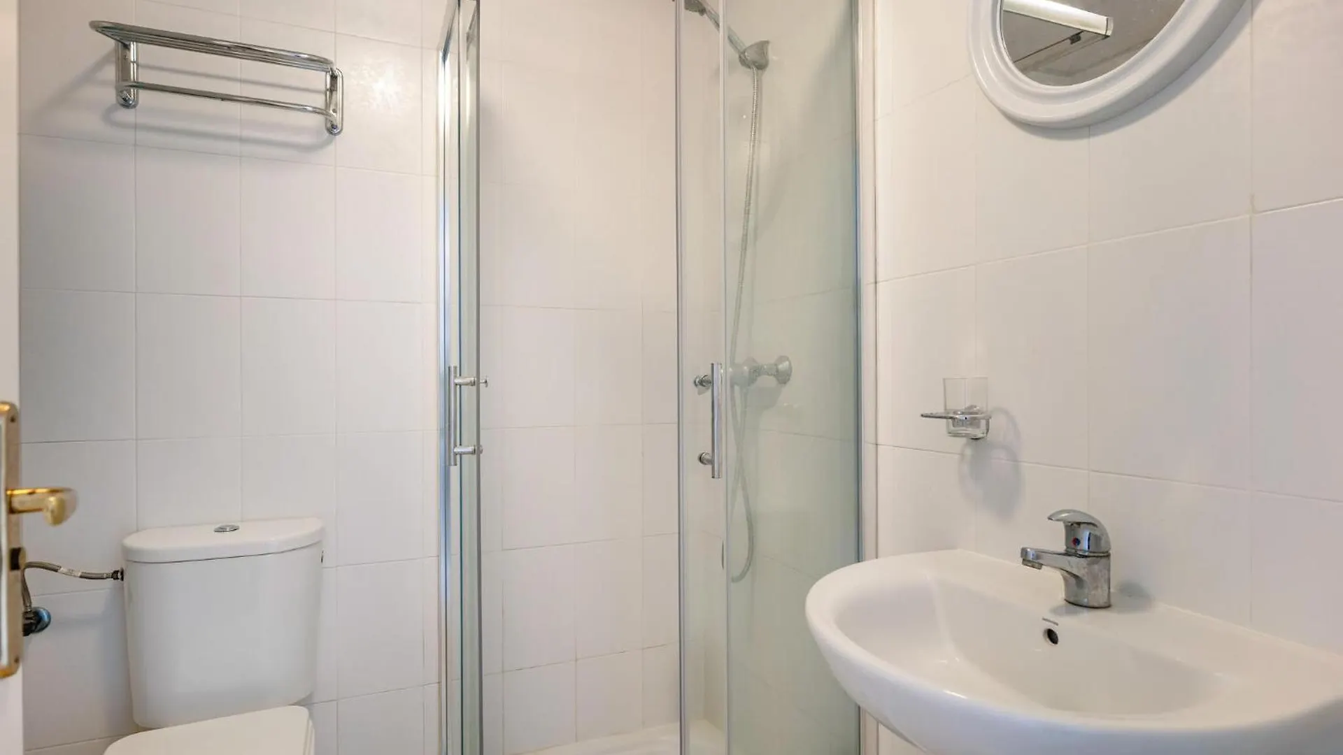 2 Bedroom Cozy Apartment In Manilva 0*,