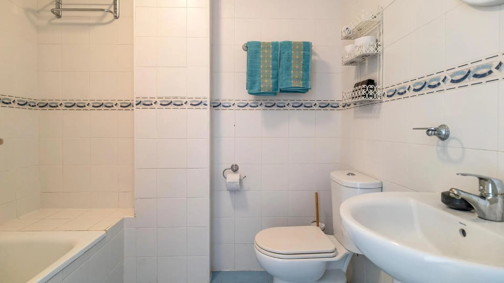 2 Bedroom Cozy Apartment In Manilva